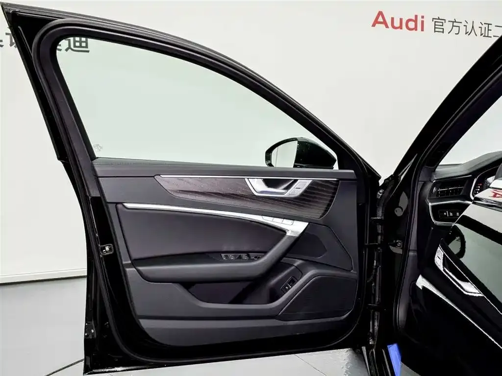 Audi A6L 2025 из CN, фото 8