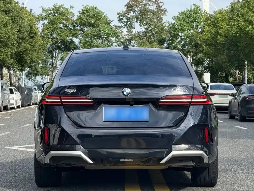 BMW 5 Series 2025 из CN, фото 5