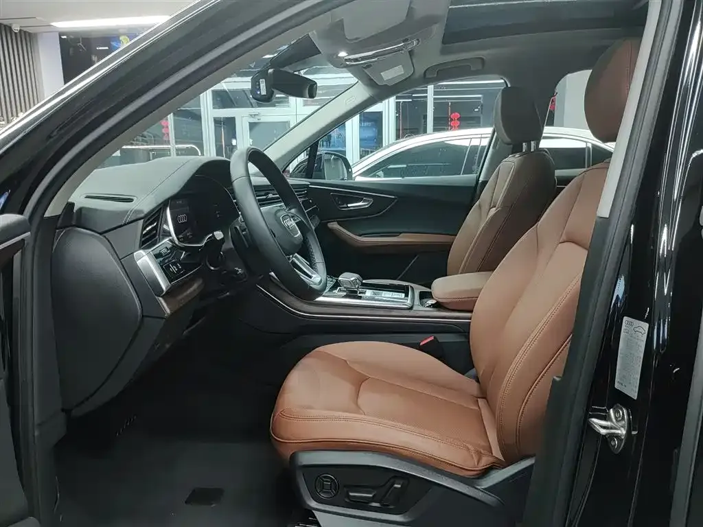 Audi Q7 2023 из CN, фото 4