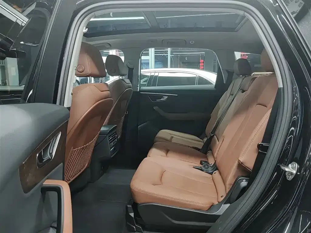 Audi Q7 2023 из CN, фото 5