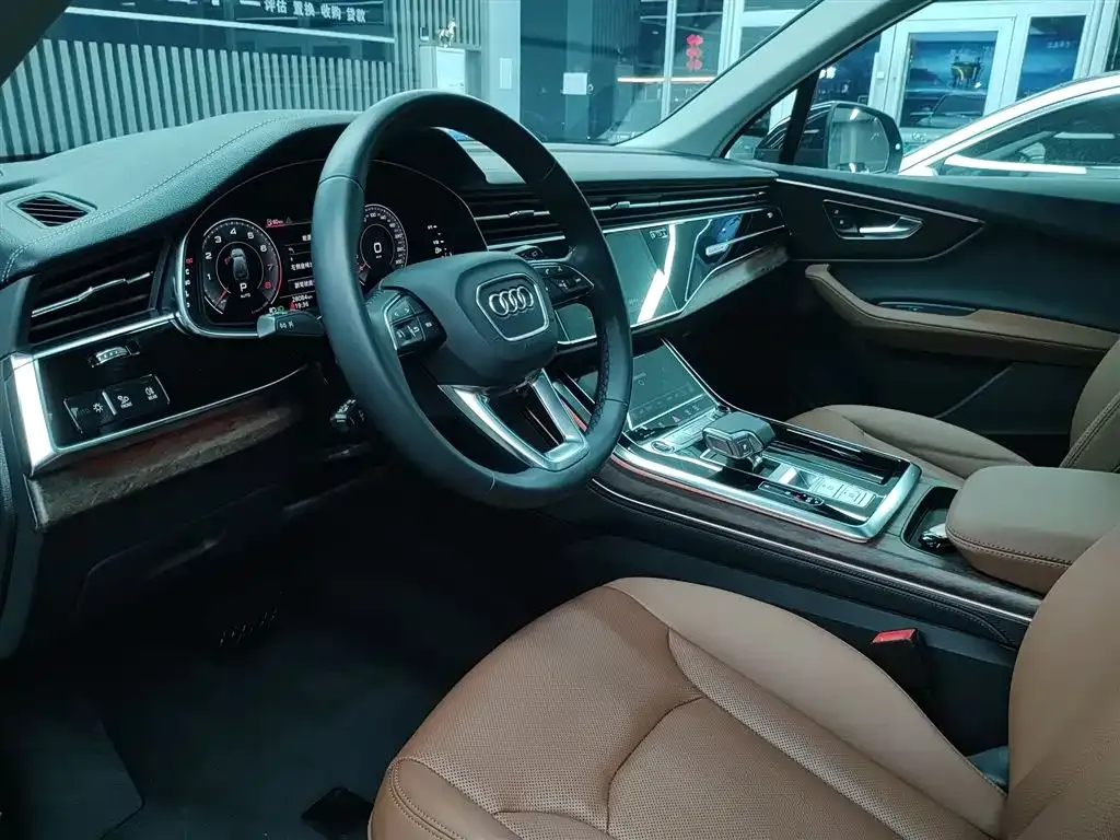 Audi Q7 2023 из CN, фото 7