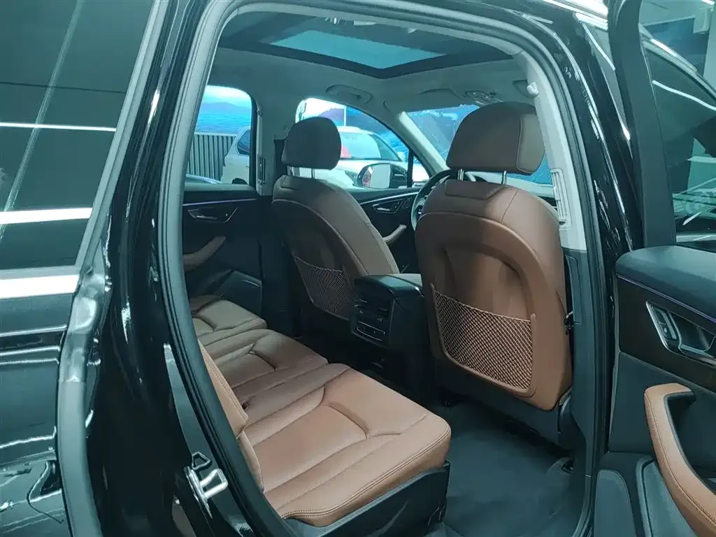 Audi Q7 2023 из CN, фото 8