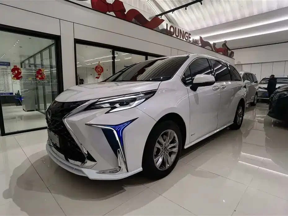 Toyota Sienna 2024 из CN, фото 1