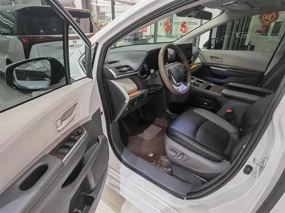 Toyota Sienna 2024 из CN, фото 10