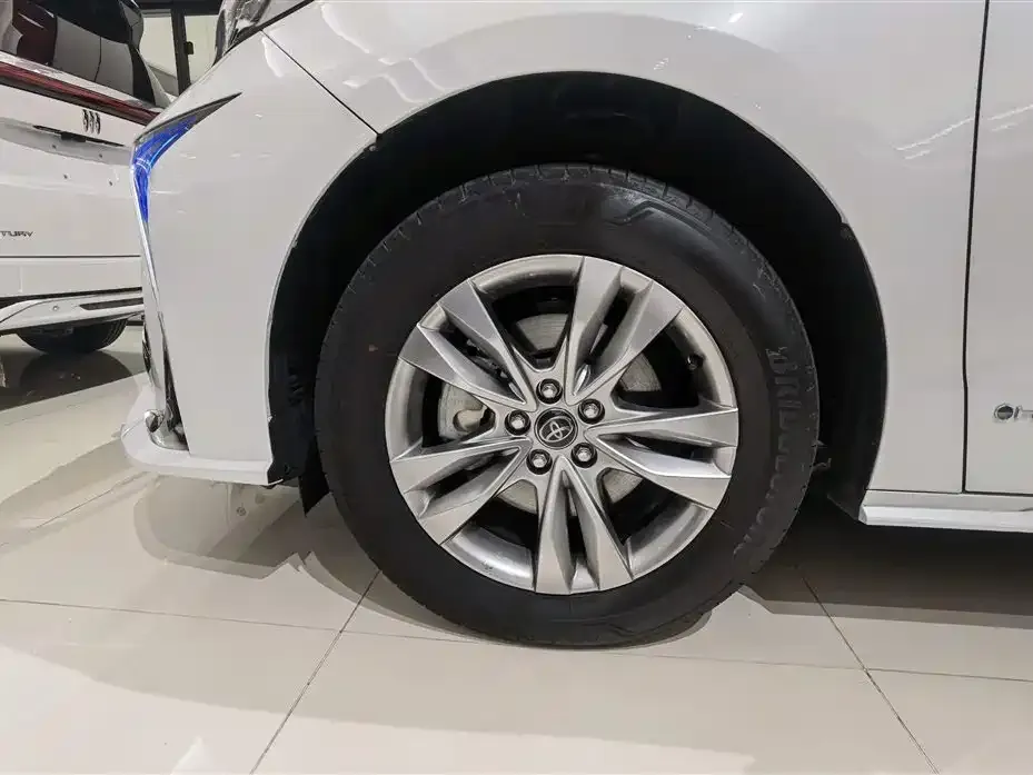 Toyota Sienna 2024 из CN, фото 4