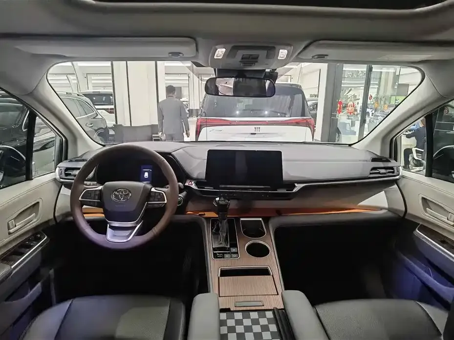 Toyota Sienna 2024 из CN, фото 6