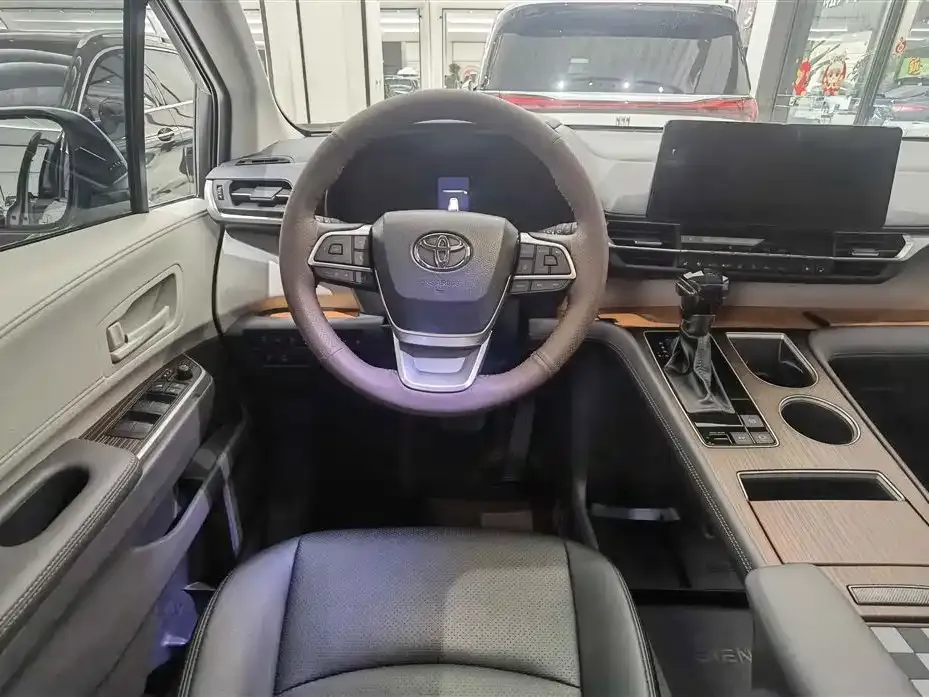 Toyota Sienna 2024 из CN, фото 7