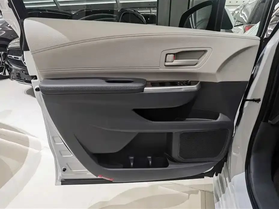 Toyota Sienna 2024 из CN, фото 9