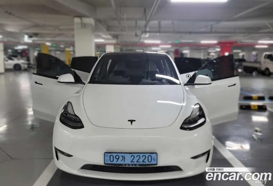 Tesla Model Y — фото 1
