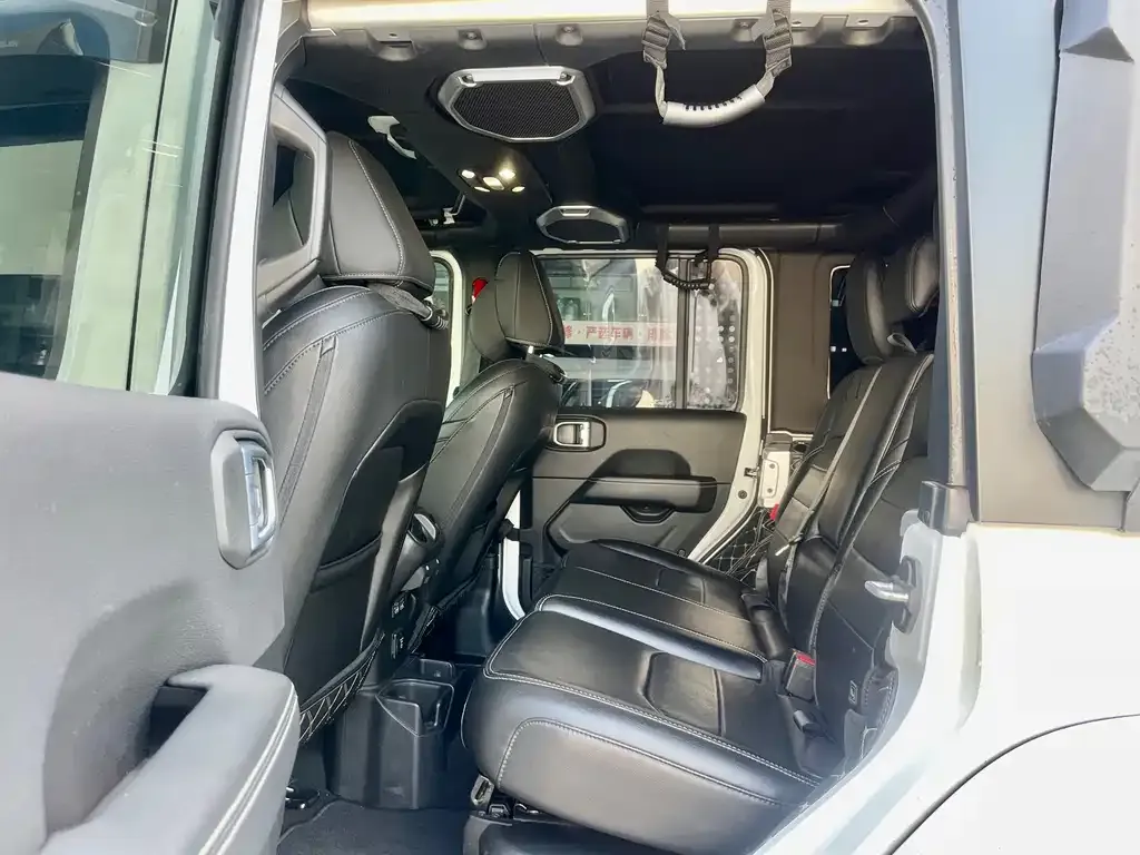 Jeep Wrangler PHEV 2022 из CN, фото 8