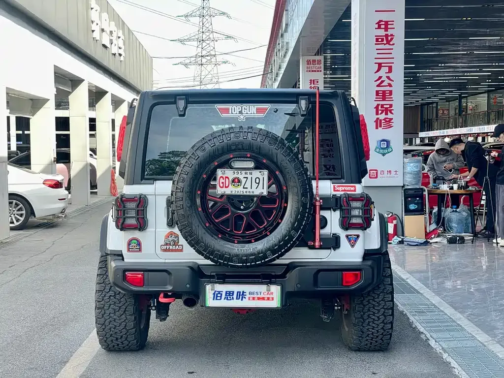 Jeep Wrangler PHEV 2022 из CN, фото 9