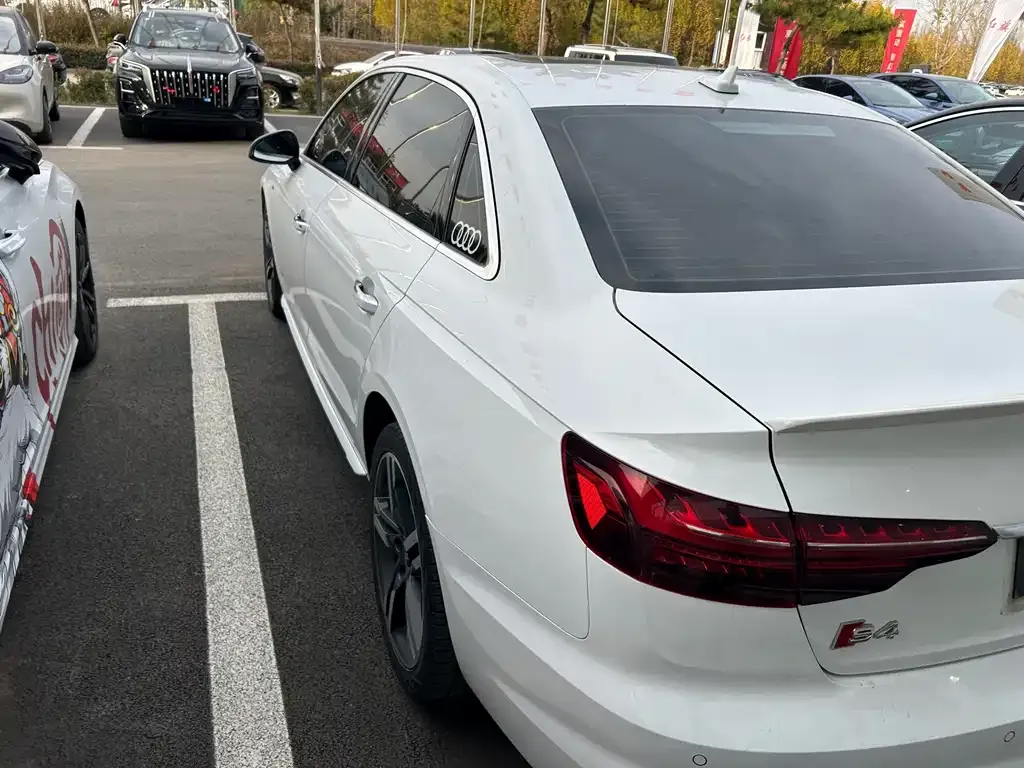 Audi A4L 2021 из CN, фото 5