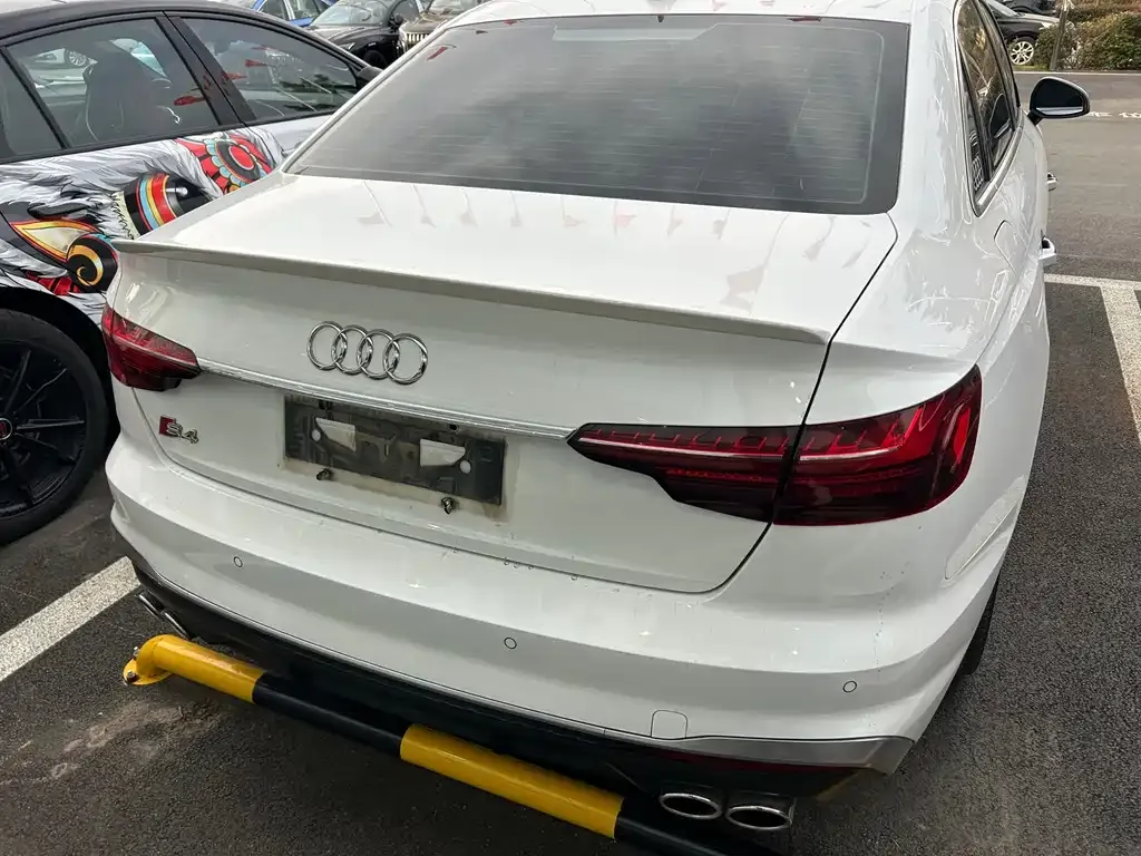 Audi A4L 2021 из CN, фото 6