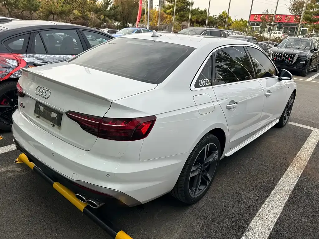 Audi A4L 2021 из CN, фото 7