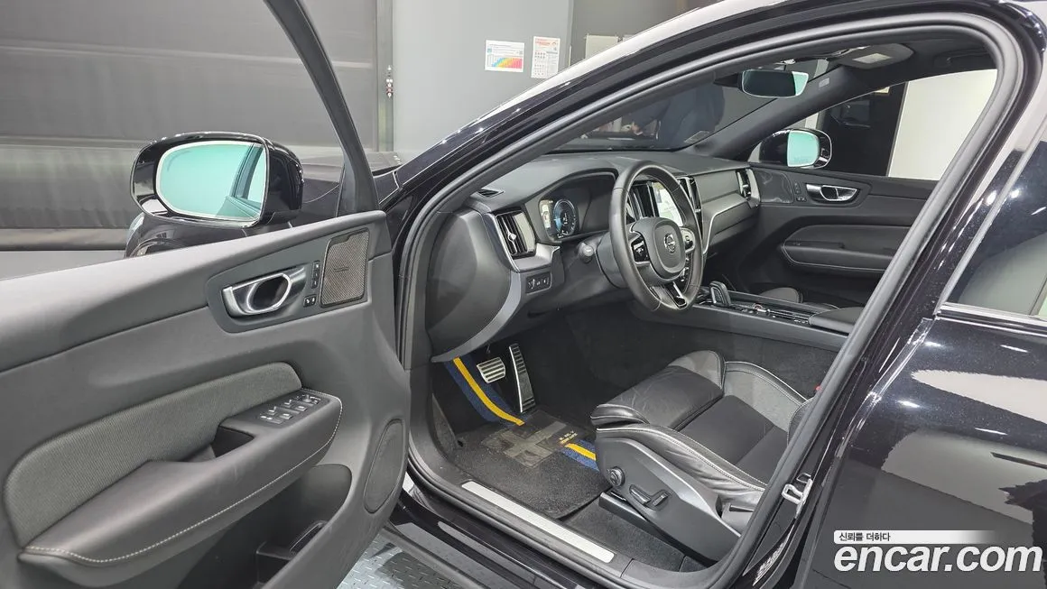 Volvo XC60 — фото 10