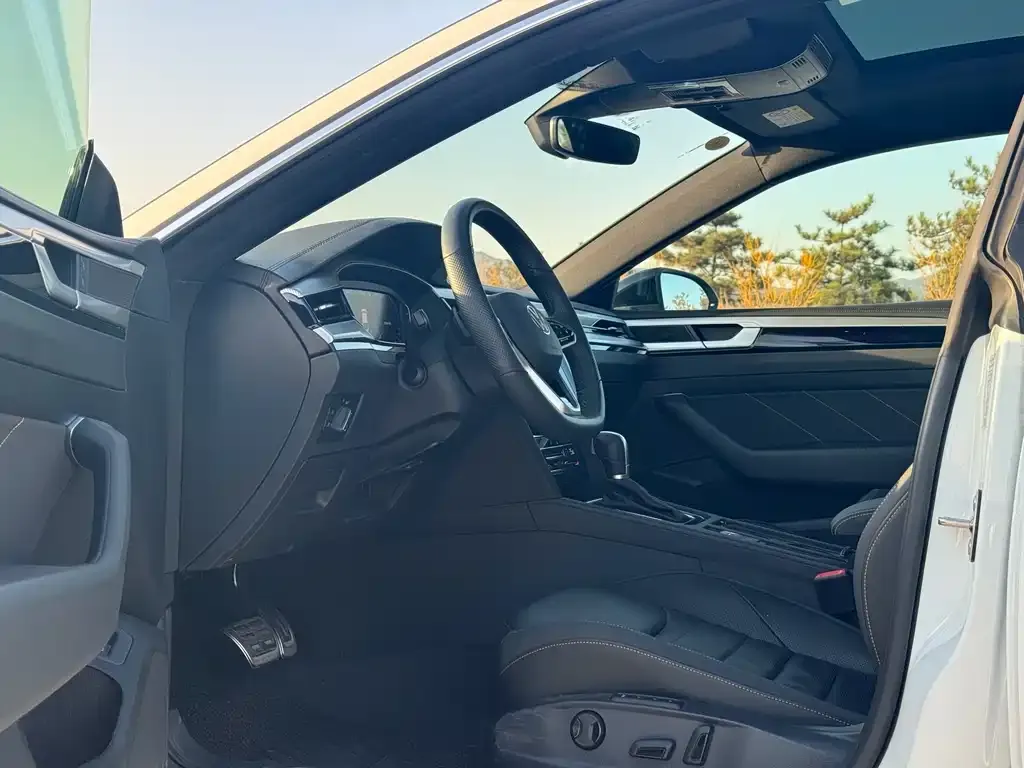 Volkswagen CC 2024 из CN, фото 7