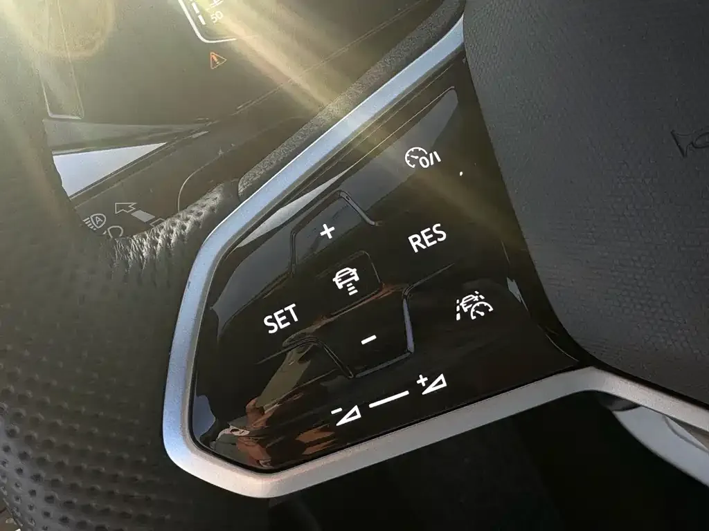 Volkswagen CC 2024 из CN, фото 9