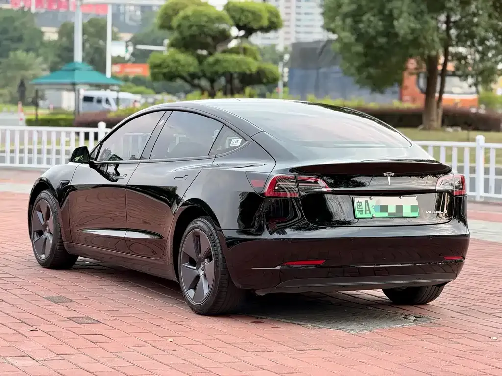 Tesla Model 3 — фото 4