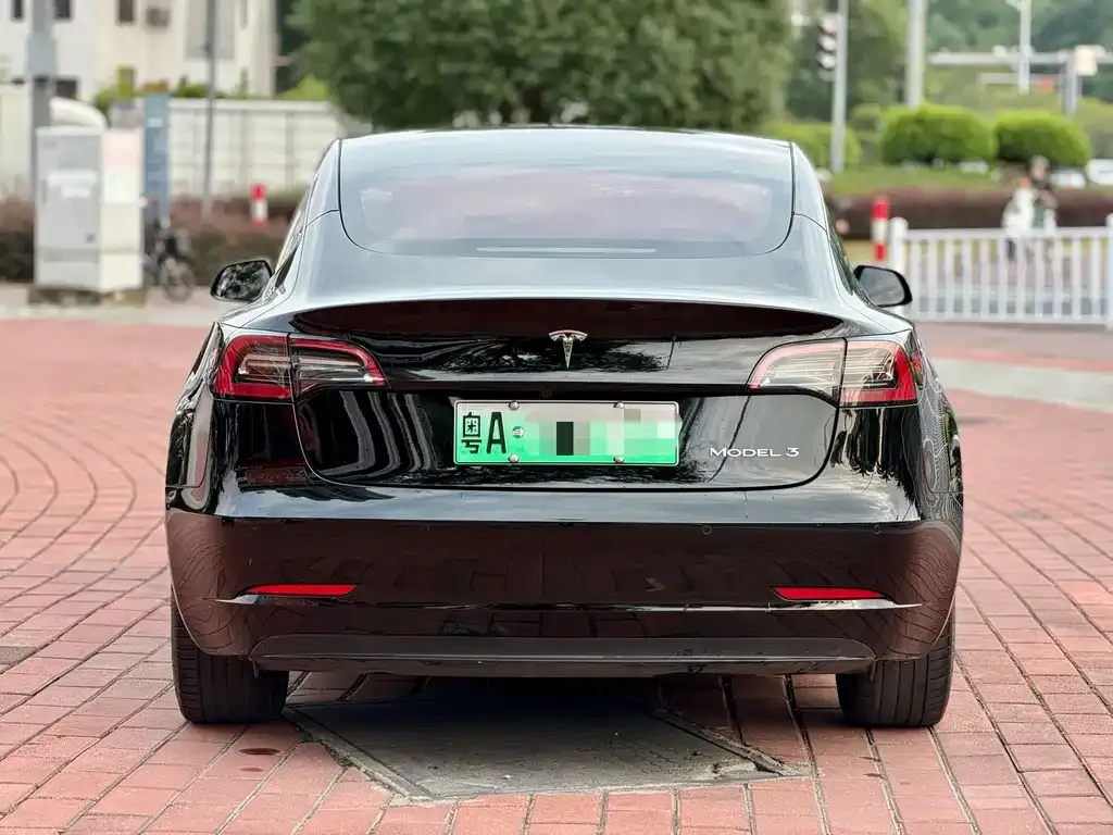 Tesla Model 3 — фото 5