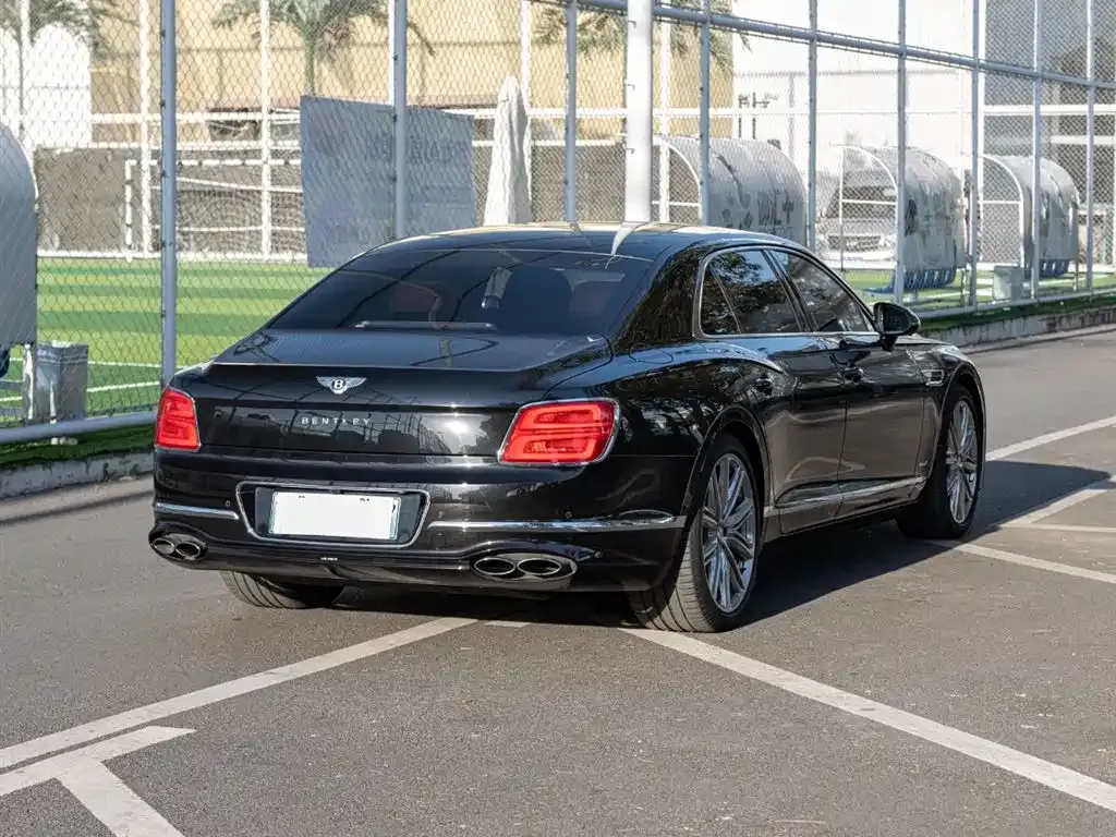 Bentley Flying Spur PHEV — фото 4