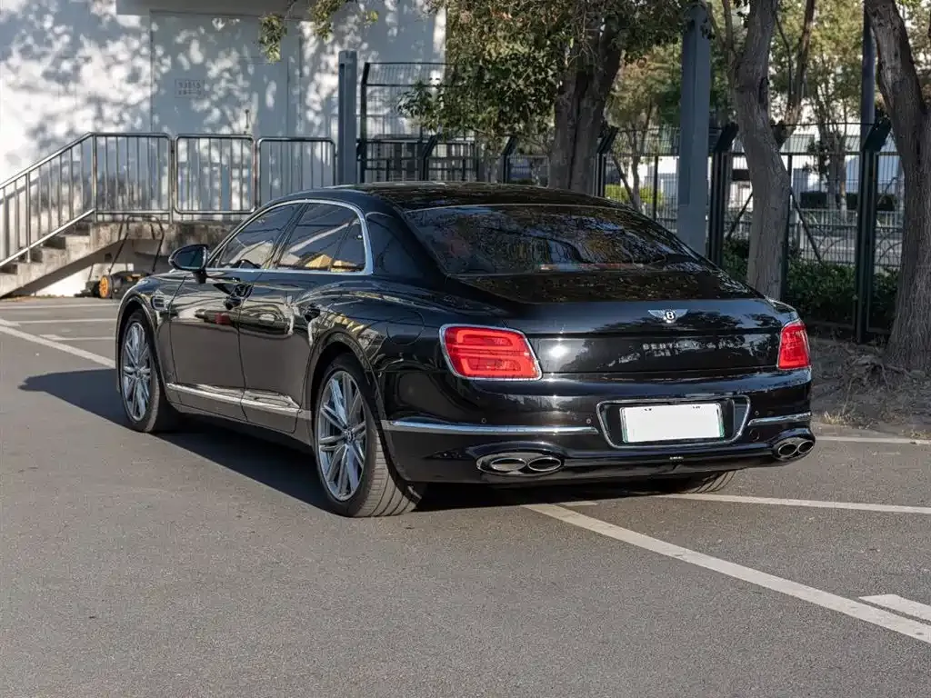Bentley Flying Spur PHEV — фото 6