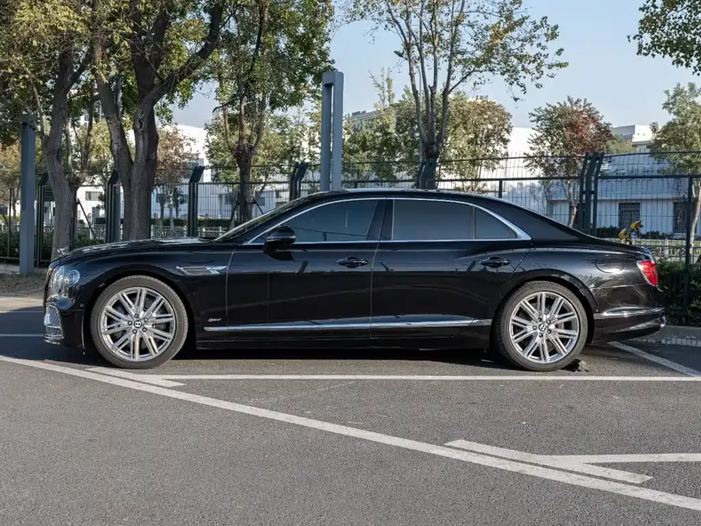 Bentley Flying Spur PHEV — фото 7