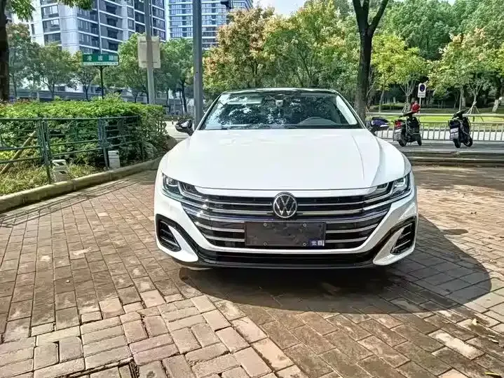 Volkswagen CC 2023 из CN, фото 2