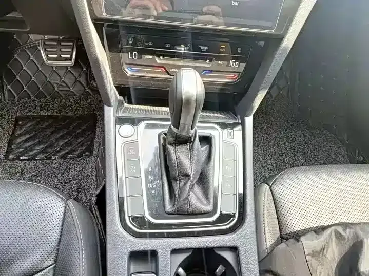 Volkswagen CC 2023 из CN, фото 8