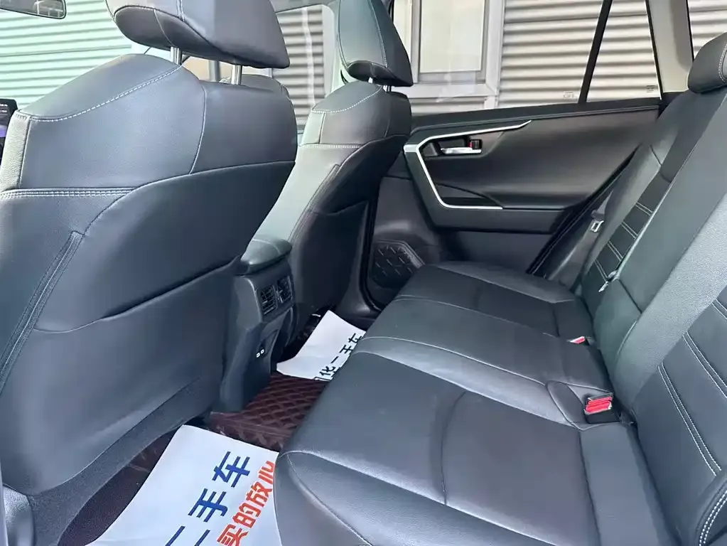 Toyota RAV4 2024 из CN, фото 9