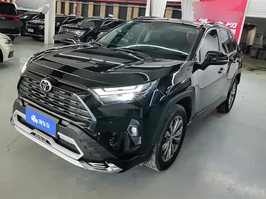 Toyota RAV4 — фото 1