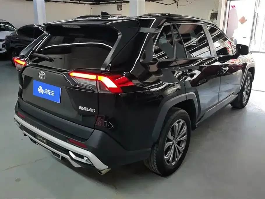 Toyota RAV4 — фото 3