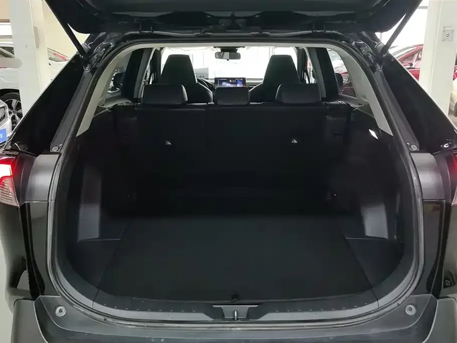 Toyota RAV4 — фото 4