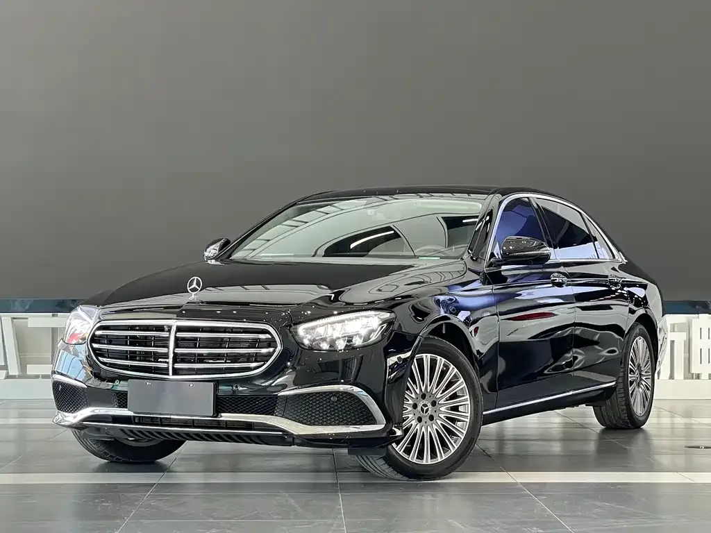 Mercedes-Benz E-Class — фото 1