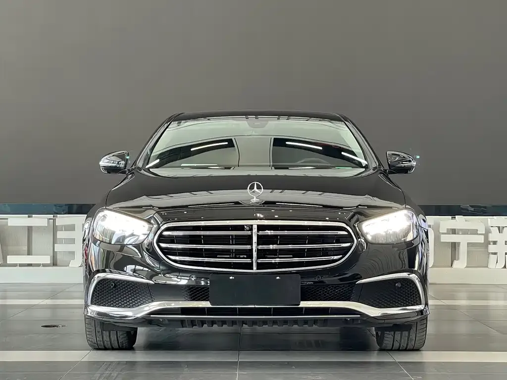 Mercedes-Benz E-Class — фото 2