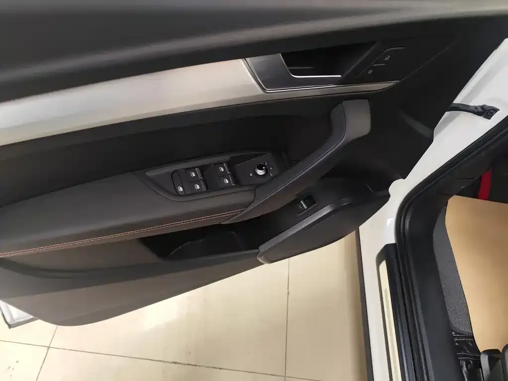 Audi Q5L 2021 из CN, фото 6