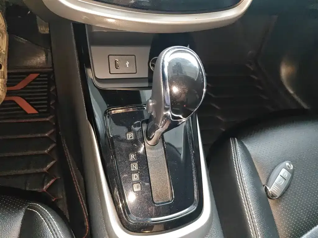 Nissan Tiida 2022 из CN, фото 6