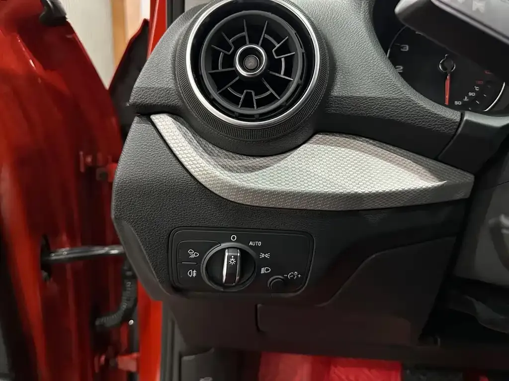 Audi Q2L 2021 из CN, фото 10