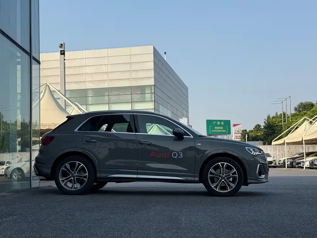 Audi Q3 2024 из CN, фото 3