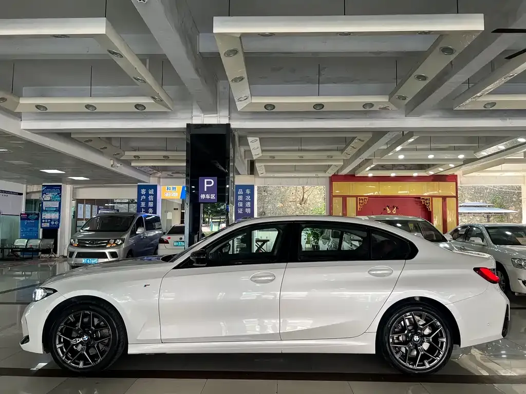 BMW 3 Series 2024 из CN, фото 7