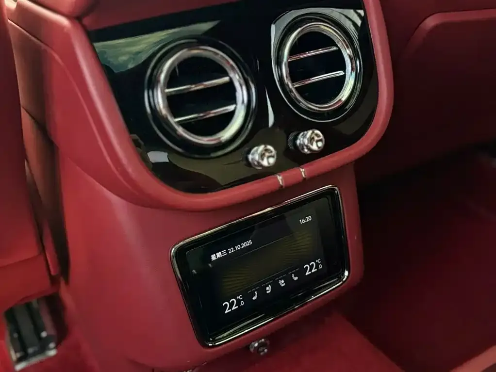 Bentley Bentayga 2022 из CN, фото 10