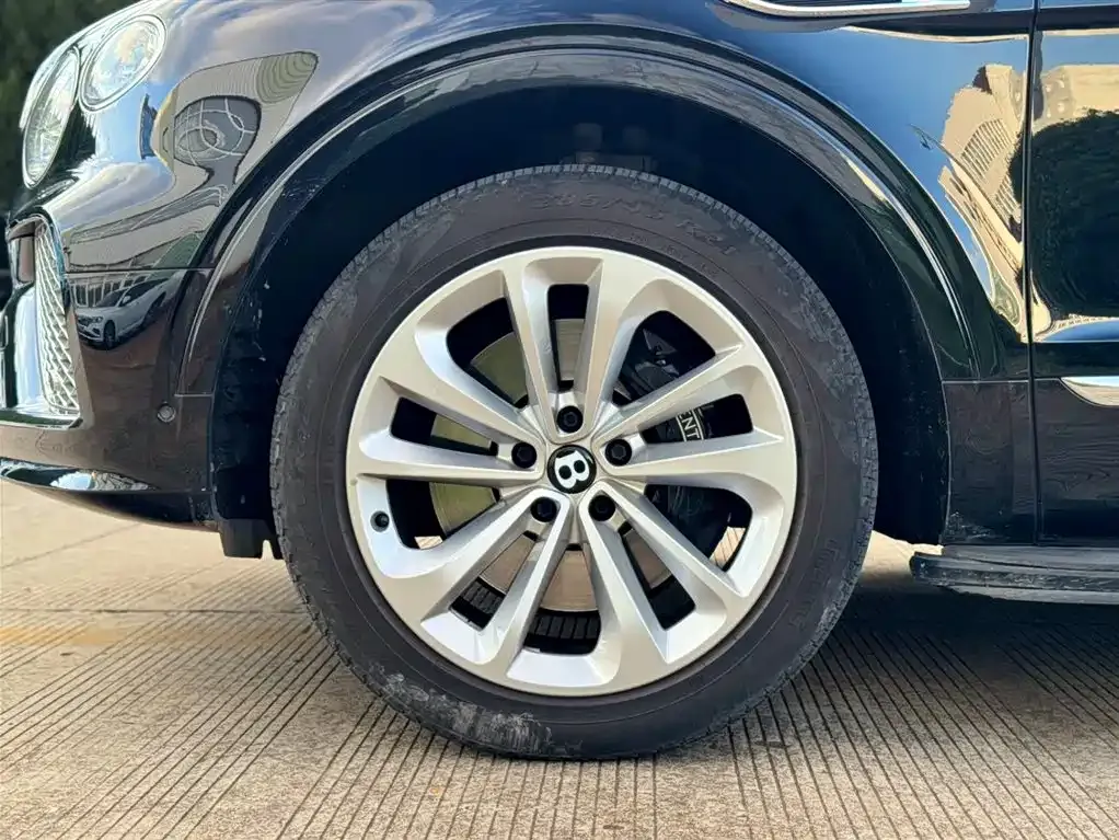 Bentley Bentayga 2022 из CN, фото 7