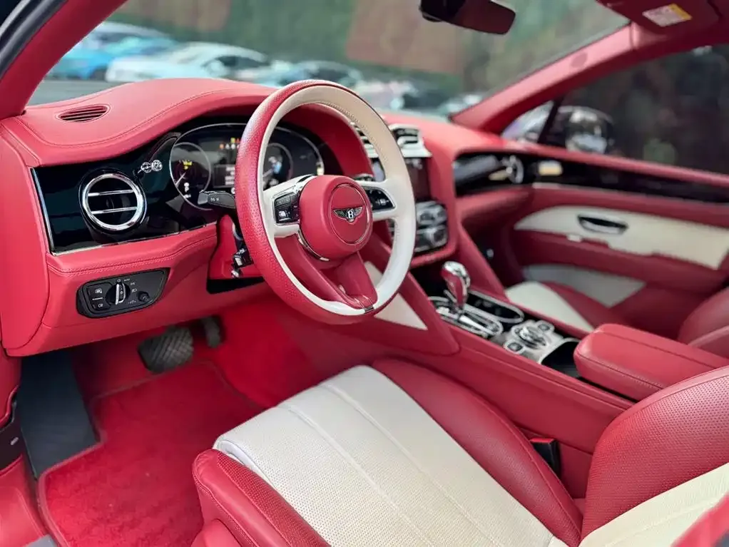 Bentley Bentayga 2022 из CN, фото 8