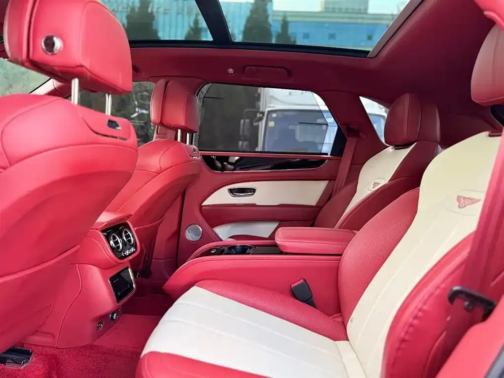 Bentley Bentayga 2022 из CN, фото 9