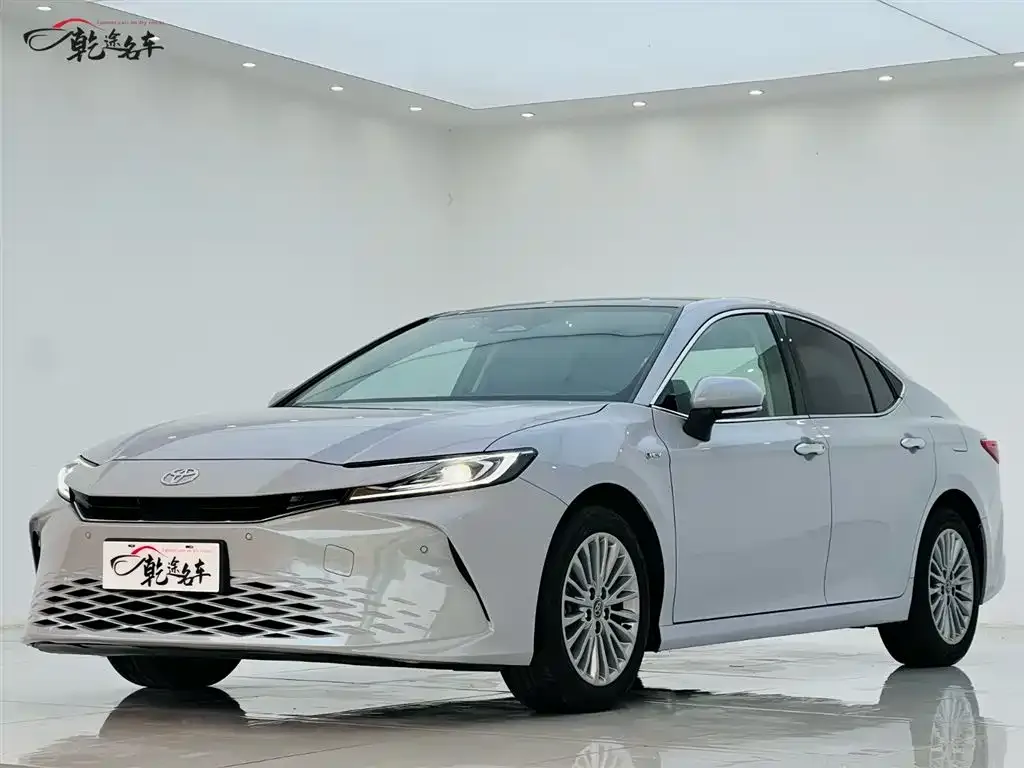 Toyota Camry 2024 из CN, фото 1