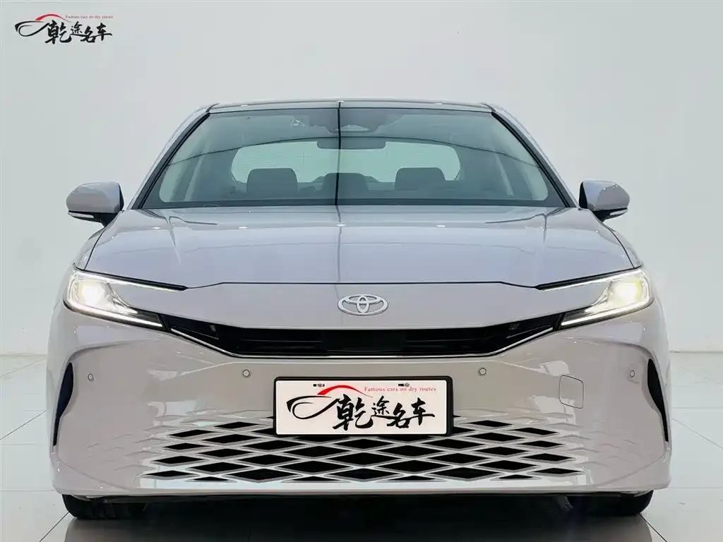 Toyota Camry 2024 из CN, фото 2