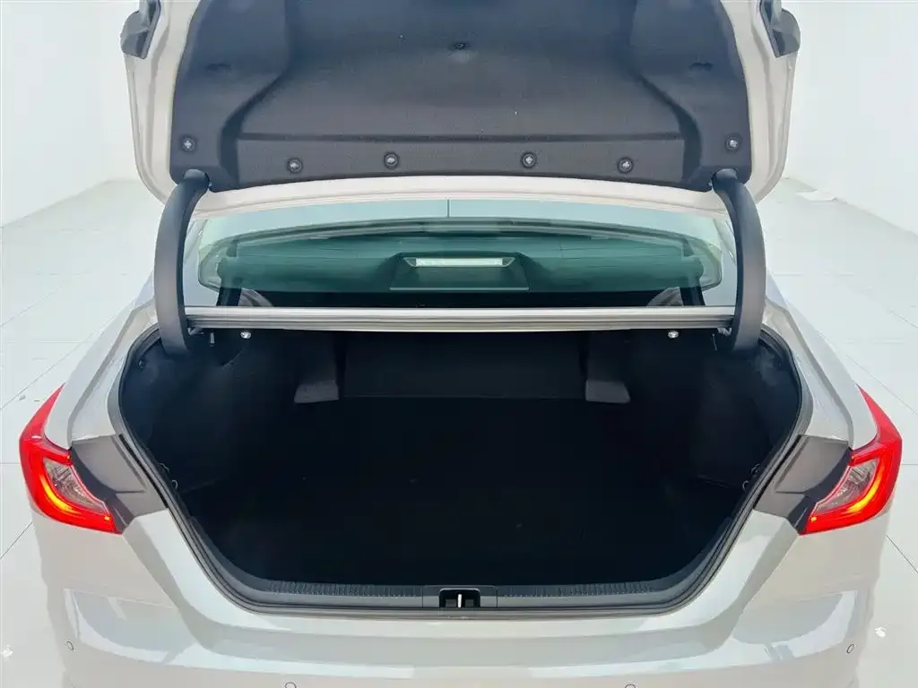 Toyota Camry 2024 из CN, фото 8