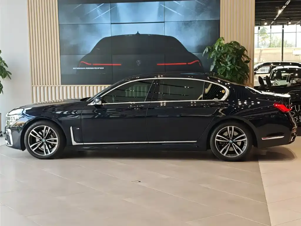 BMW 7 Series — фото 2