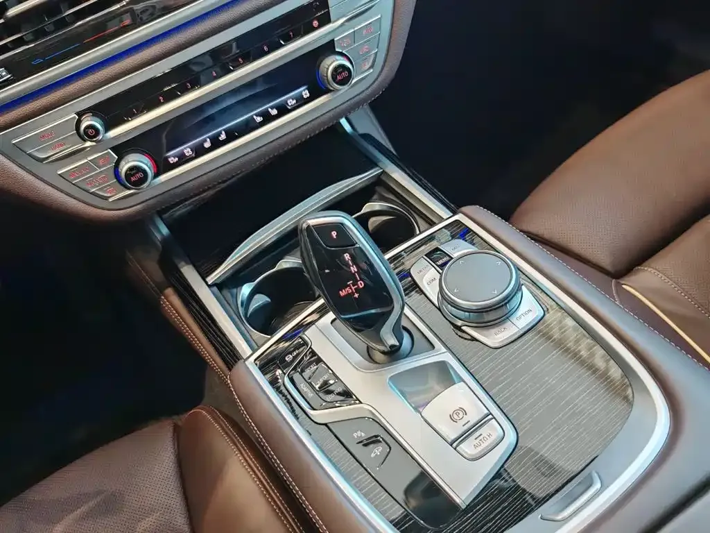 BMW 7 Series — фото 4