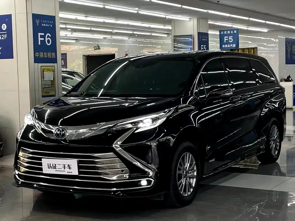 Toyota Sienna 2023 из CN, фото 2