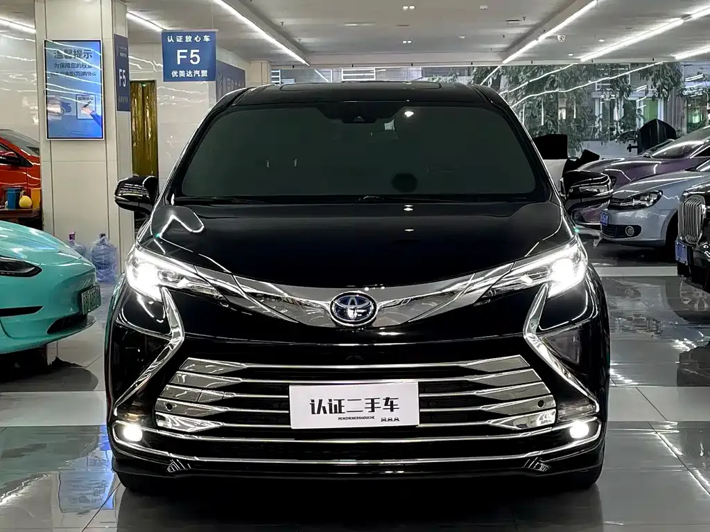 Toyota Sienna 2023 из CN, фото 3